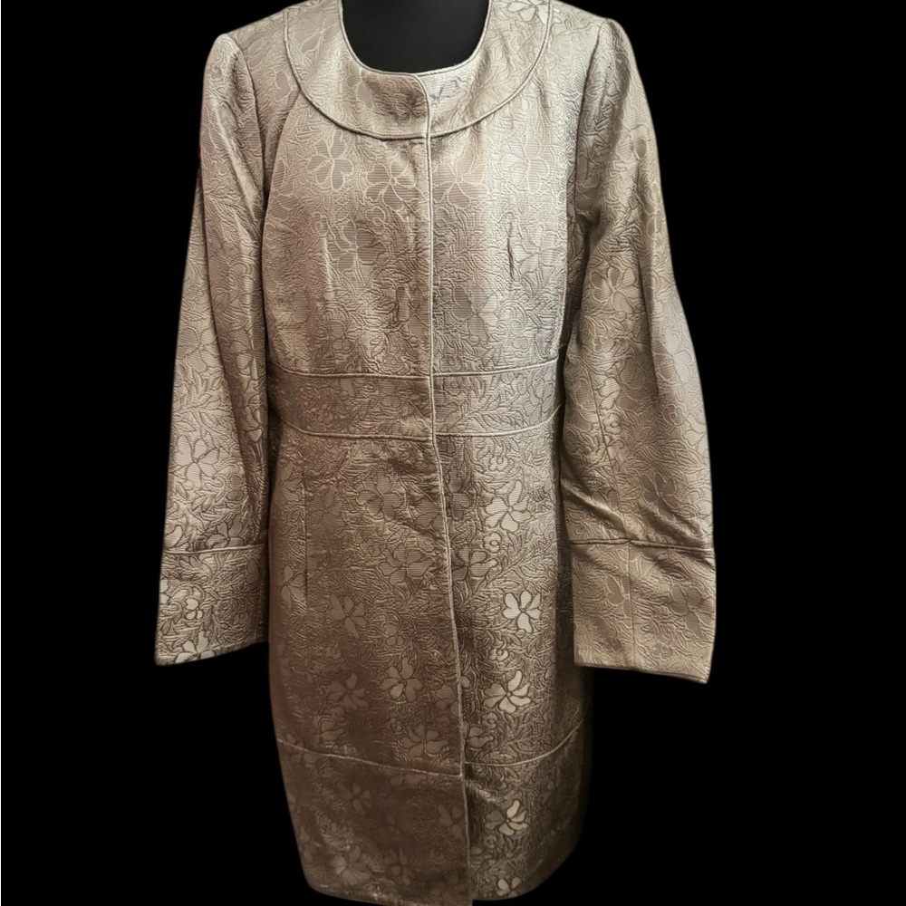 Elegant Floral Patterned Trench Coat in Cream
